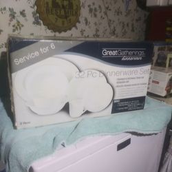 Greatgatherings 32 Pc Dinner Ware Set. New