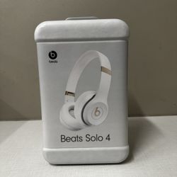 Beats Solo 4 Brand New 