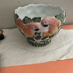 Beautiful ceramic parrot bowl