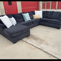 FREE DELIVERY || Ashley’s Furniture 3Pc Black Sectional Couch