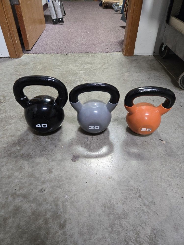 Xult Kettlebells (25,30,40)