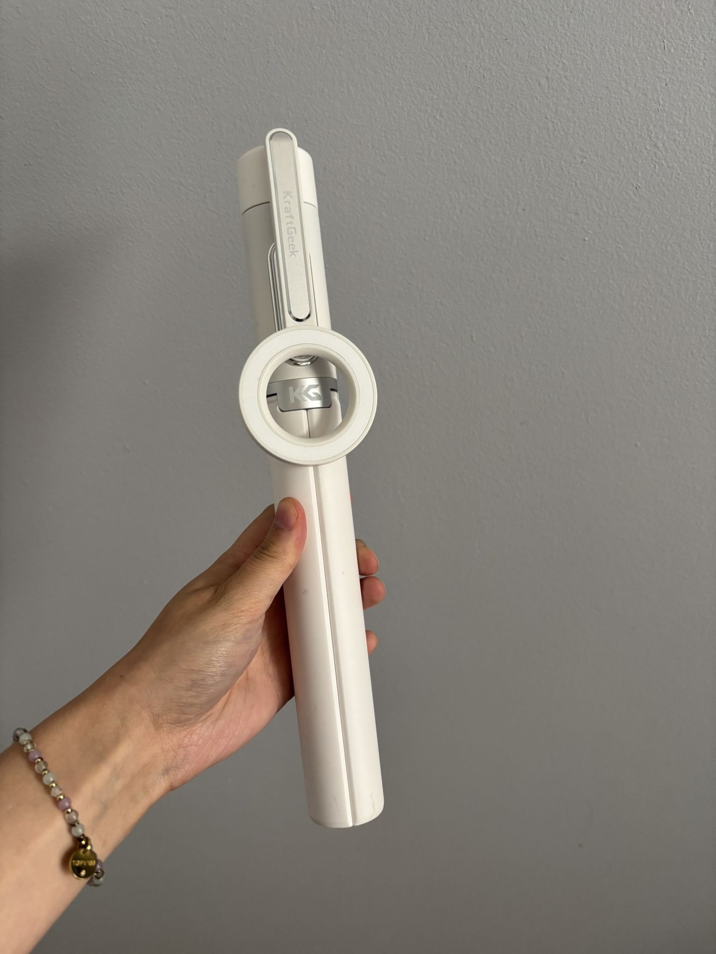 64’ White MagSafe Tripod With Remote