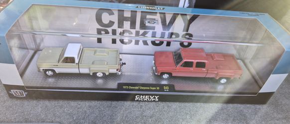 M2 Machines Chevy C30 Dually Set!!