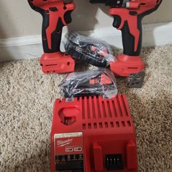 Milwaukee
M18 18V Lithium-Ion Brushless Cordless Compact Drill/Impact Combo Kit (2-Tool) w/(2) 2.0 Ah Batteries, Charger & Bag