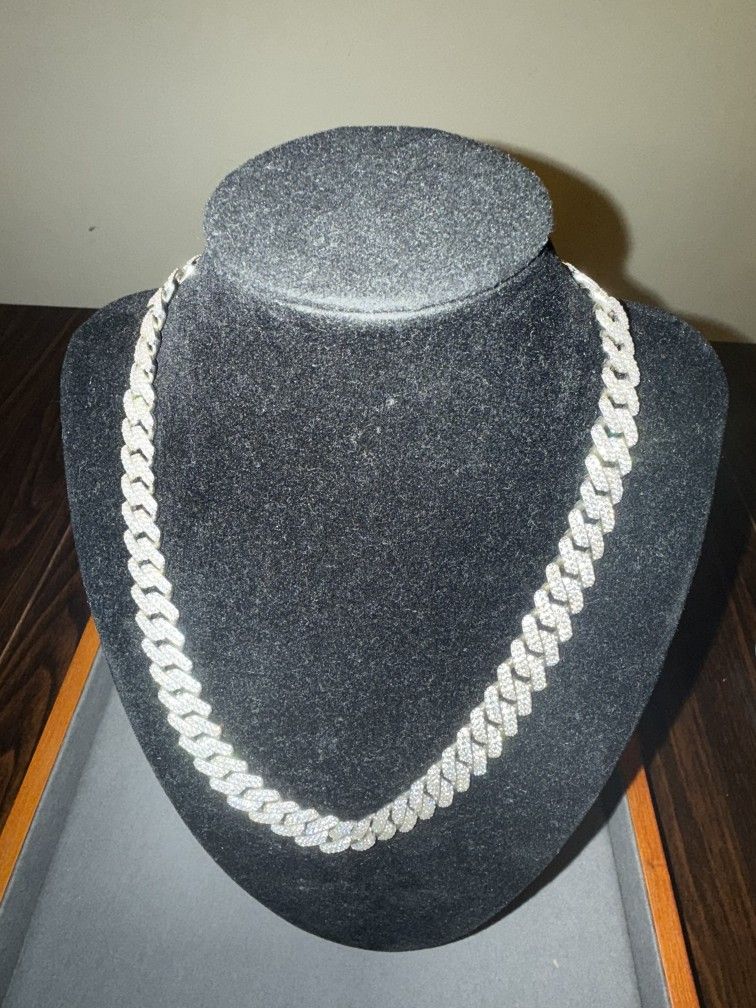 12 Mm 18 Inch Cuban Link Vvs Diamond Moissanite