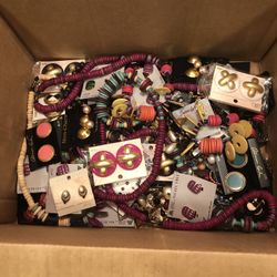 Box Of Jewelry Porch Pick Up West Mobile Dawes Road Southern Oaks Subdivision 