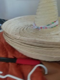 SEVEN BIG SOMBREROS 