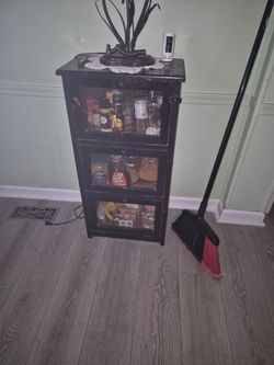 Antique pie holder
