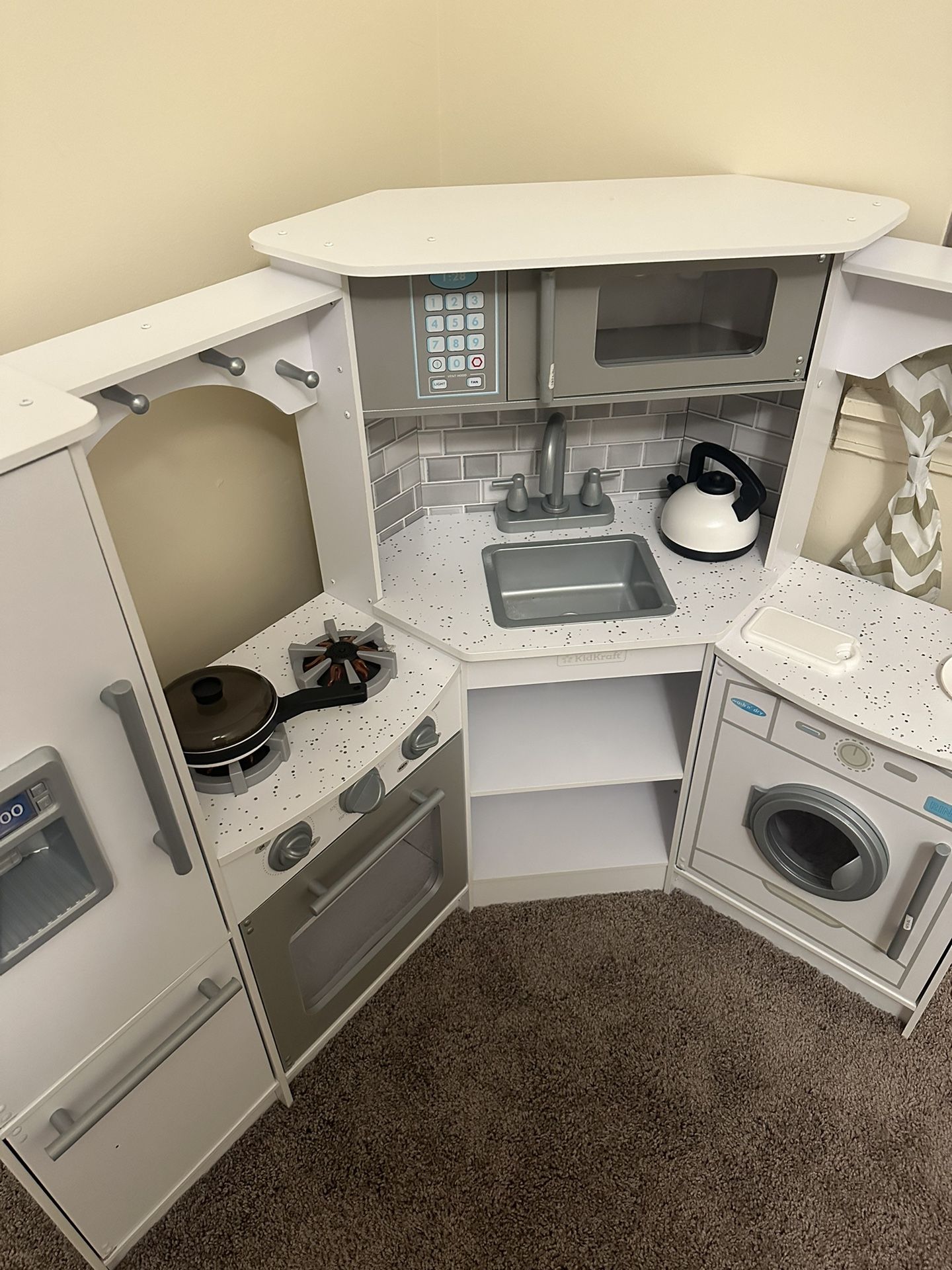 Kids Play Kitchen