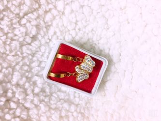 Beautiful stain steel earrings beaded 12 each