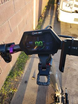 Used Like New Electric Scooter for Adult 50mph 90 miles range. Is $1800! E-scooter . It require Like tesla Key. To drive. Come with it. $1000! Free de