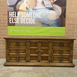 Heritage 9 drawers Dresser rolls on casters