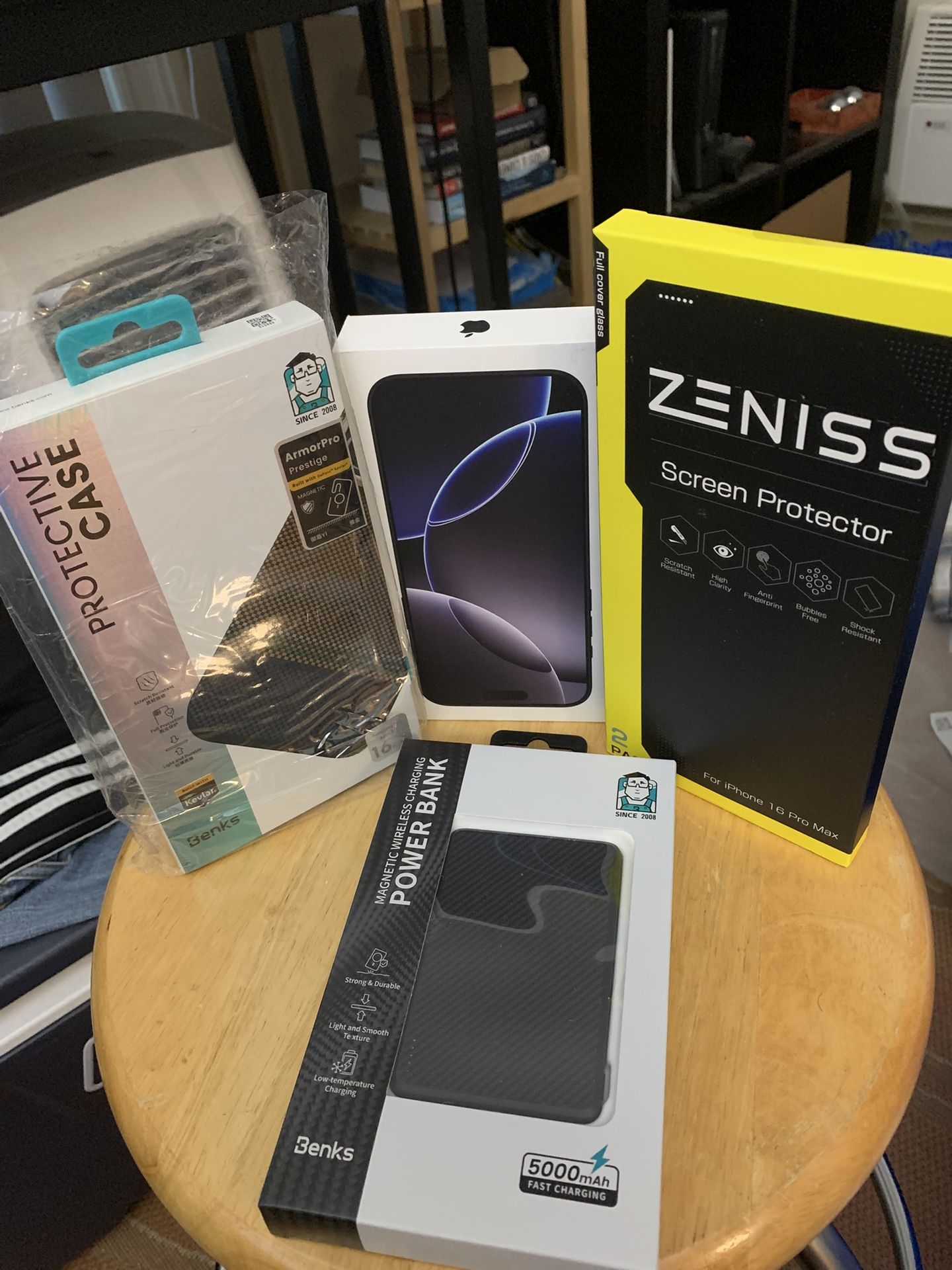 iPhone 16 Pro Max New Unopened Unlocked 256gb Black Titanium Power Bank Case Screen Protector