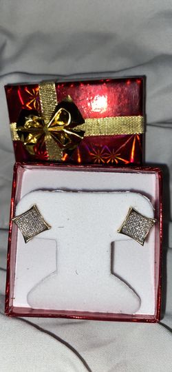 10k Gold Diamond Cut  Studs
