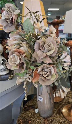 Decorative Rose Artificial Arrangement in Vase. 22"H. PLEASE READ DESCRIPTION