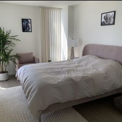 West Elm Lana Upholstered Queen Bed + Auburn Chair + Mattress – Mauve – Excellent Condition