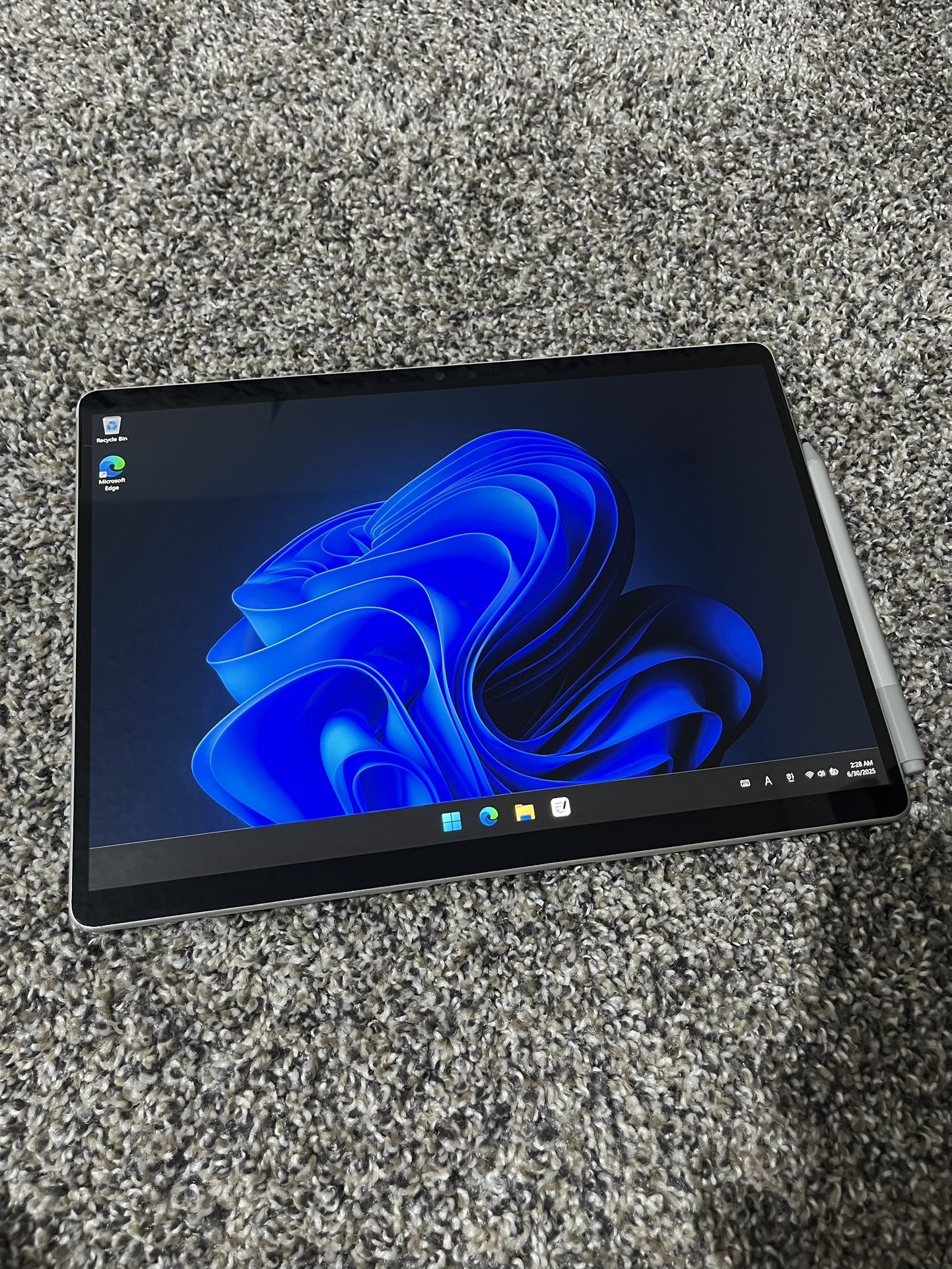 Microsoft Surface Pro X SP2 / 16GB / 512GB w/ Pen