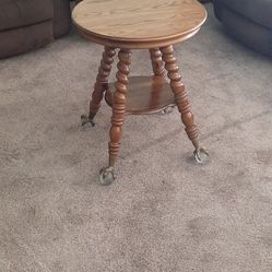 Round oak table