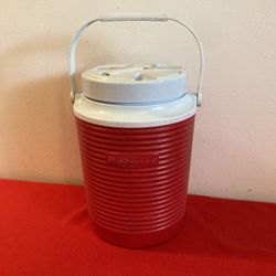 Rubbermaid insulated 1/2 Gallon Red & White Jug Thermos w/ Spout & Handle