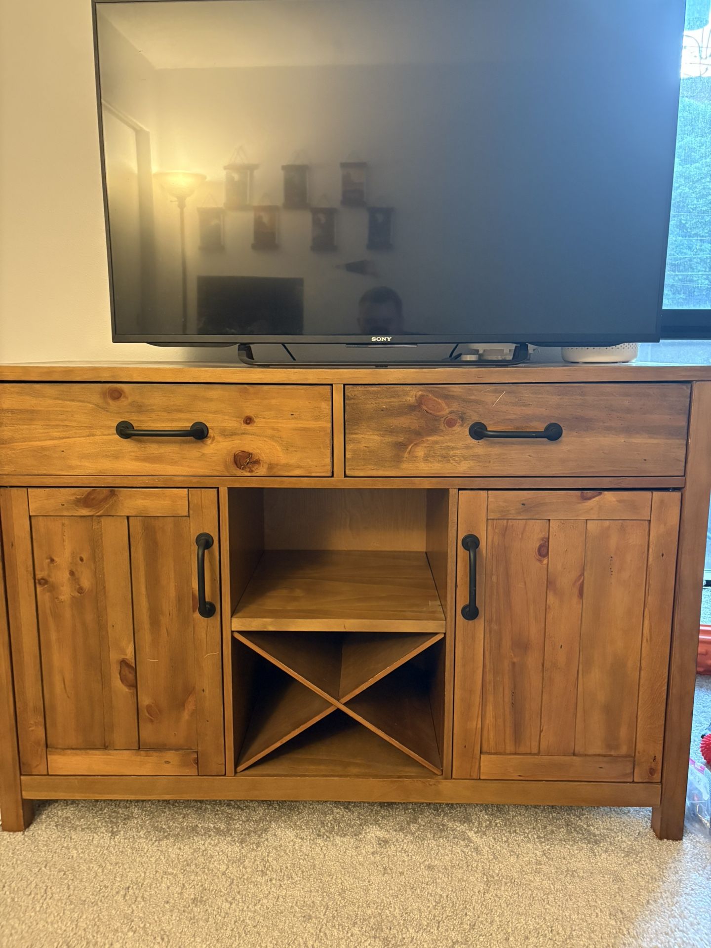 Entertainment center/cabinet