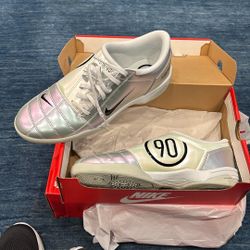 T90- Men’s Silver Shoe’s