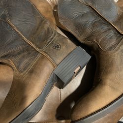 Men’s Ariat Boots (Size 9)