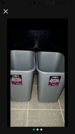 Set of 2 Gray Plastic Wastebaskets 28 Qt