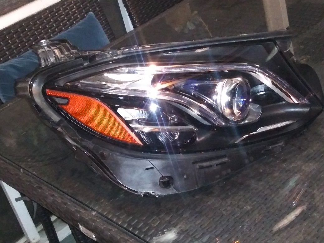 2017 2018 2019 MERCEDES BENZ E-CLASS W213 E350 E400 MULTI BEM LED HEADLAMP RIGHT SIDE IN EXELENT CONDITION THIS HEADLIGHT HAS NO BROKEN OR FIXED TABS