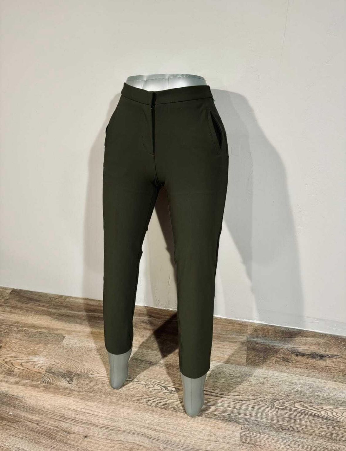 LuLuLemon On The Move Pant Size 0