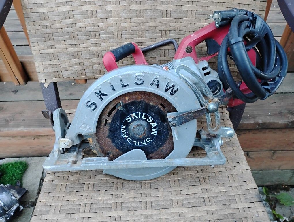 Worm Drive 7 1/4" 15Amp Electric SkilSaw #SPT77WML