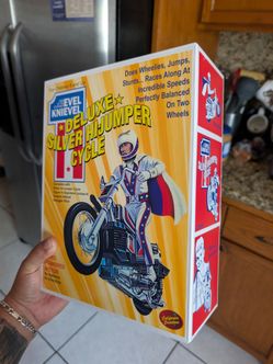 DELUXE SILVER HI-JUMPER CYCLE