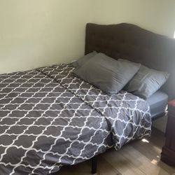 Queen Size Bed *Great Condition * With Head Board & Medal Frame 