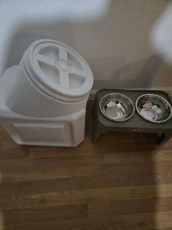 Dog food storage container