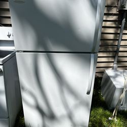 Used Frigidaire Top Freezer Refrigerator 
