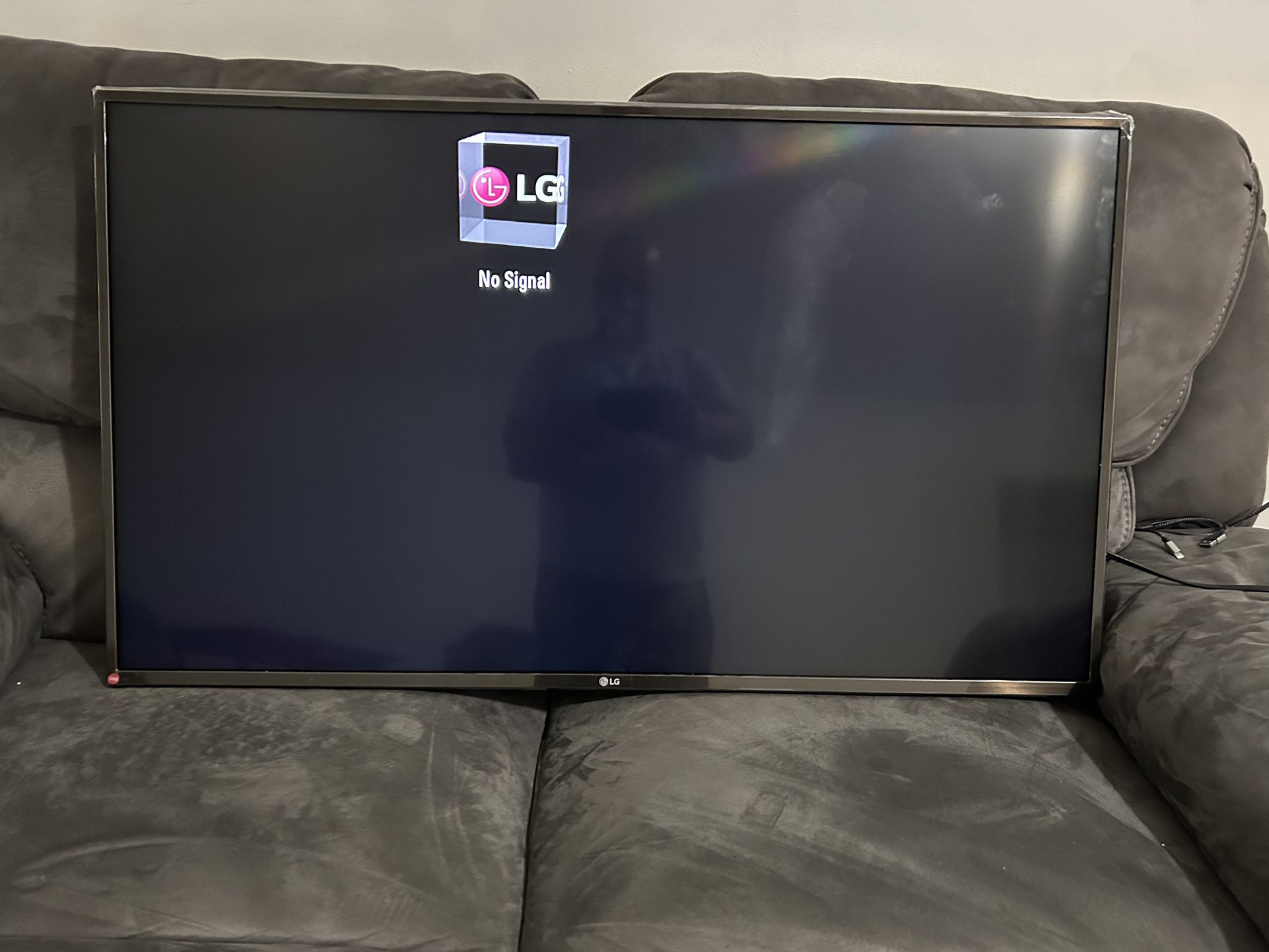 43” lG TV (Not smart)