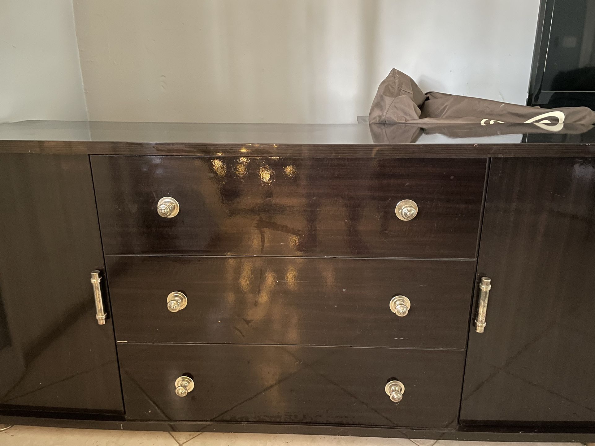 Dresser With Mirror