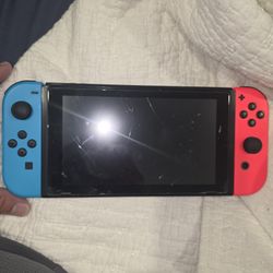 Nintendo Swich. Screen Protector Cracked
