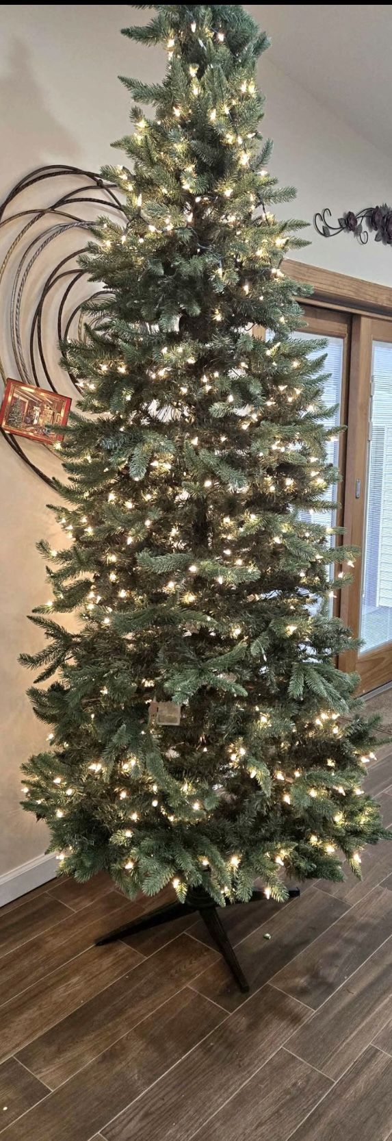 9ft Pre Lit Tree A Few Light Out But No Big Deal MAKE AN OFFER AND PICK UP ASAP