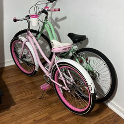 2 Bikes Woman and Men