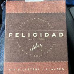 Mens Leather wallet brand new with key chain would make a great Christmas gift