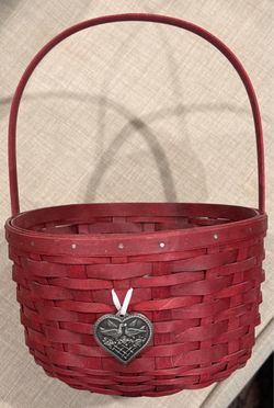 The Longaberger Be My Valentine Basket is a rare and limited edition collectible piece from the Sweetheart Series. Handmade in 2005 in the United Stat