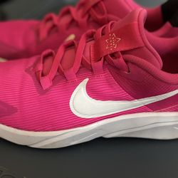 Youth girls Nike tennis shoes