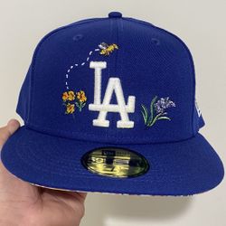 LA - LOS ANGELES - DODGERS - MLB ‘WATER COLOR FLORAL’ 5950 New Era Cap Fitted Hat Size : 7 1/2 NEW NEVER USED