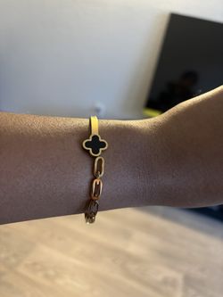 Gold black leaf clover Bangle