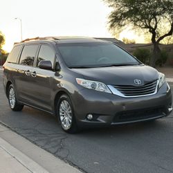 Toyota Sienna XLE 2013