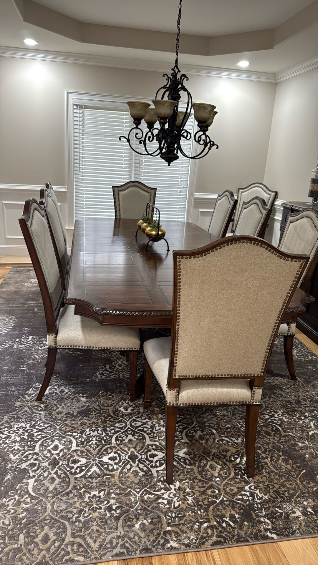 Dinning Table With 10 Chairs 