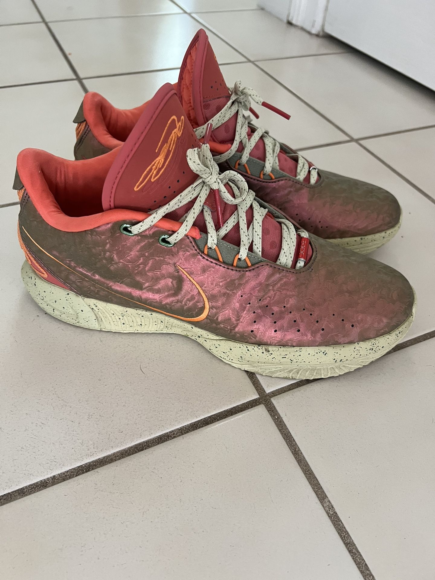 Nike Air Zoom Men LeBron XXI Basketball Sneaker Size 11 100% Authentic