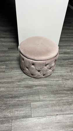 Tufted Ottoam with storage