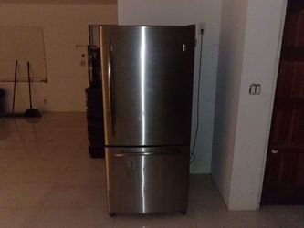 General Electric stainless steel with bottom freezer