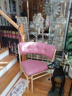 Modern Pink Leather Corner/Angle Chair. Good Condition 